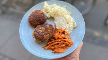 kartoffelsalat med frikadeller